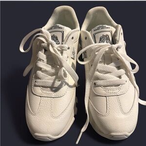 Marc Jacobs Off-White Leather Lace-Up Sneakers